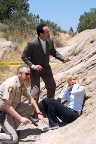 Monk – (v.li.) Daniel Stern (Sheriff Fletcher), Tony Shalhoub (Adrian Monk), Traylor Howard (Natalie Teeger).