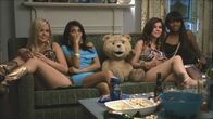 Ted – Muss sein Leben endlich selbstständig ohne John auf die Reihe bekommen: Ted (M.) ...
