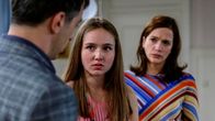 Sturm der Liebe – ARD STURM DER LIEBE FOLGE 2950 Uhr im ERSTEN. Robert (Lorenzo Patané, l.) und Eva (Uta Kargel, r.) sagen Valentina (Paulina Hobratschk, M.) endlich die Wahrheit. |