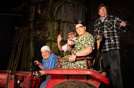 Comedy Scheune – v.l.n.r: Franz Auber (Hillu’s Herzdropfa), Marcus Neuweiler und Birgit Pfeiffer (Die Gscheidles), Hillu Stoll (Hillu’s Herzdropfa)