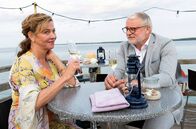 Meine Mutter ... – Heidi (Margarita Broich) trifft ihren Schwarm Ivo (Filip Peeters) auf Sylt wieder.