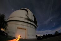 Unser Universum – San Diego, CA: Caltech astronomer Mike Brown at Palomar Observatory. It is owned and operated by the California Institute of Technology.
