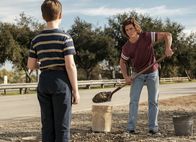 Young Sheldon – Sheldon (Iain Armitage, l.); Georgie Cooper (Montana Jordan, r.)