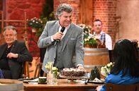 Schlager-Spaß – Andy Borg mit einer Schwarzwälder Kirschtorte für Romy Kirsch