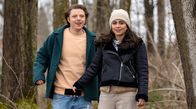 Sturm der Liebe – Theo (Lukas Leibe, l.) und Lale (Yeliz Simsek, r.) sind überglücklich, dass sie den Traum Ort für ihre Hochzeit gefunden haben.; ARD STURM DER LIEBE FOLGE 4298 Uhr im ERSTEN. Theo (Lukas Leibe, l.) und Lale (Yeliz Simsek, r.) sind überglücklich, dass sie den Traum Ort für ihre Hochzeit gefunden haben.