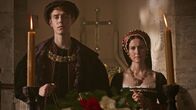 Mythos Heinrich VIII. – Heinrich VIII. und Katharina von Aragon heiraten kurz nach seiner Krönung. Aus Liebe wird zunehmend Verbitterung, als sie ihm keinen Thronerben schenkt.