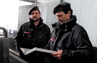 Euer Ehren – Fabian (Christopher Schärf, re.) nimmt Franz (Sascha Alexander Geršak) hart an die Kandare.