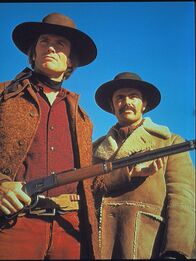 Sinola – L: Joe Kidd (Clint Eastwood, l.) und Luis Chama (John Saxon, r.) auf gefährlicher Mission in den Bergen. Werden sie die Rechte der Kleinbauern ohne Blutvergießen zurückgewinnen können?
