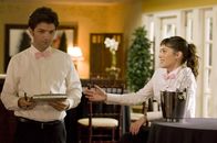 Party Down – Henry Pollard (Adam Scott, l.); Casey Klein (Lizzy Caplan, r.)