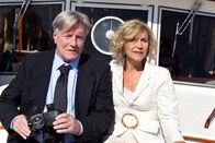 Fast perfekt verliebt – Ernst (Manfred Zapatka) und seine Schwester Mechthild (Marita Breuer) sorgen sich um Isabel, die verschwunden ist.