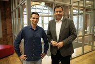 heute-show extra - Next Stop Köster – Talkmaster Fabian Köster (l.) und Vizekanzler Lars Klingbeil (r.) nach der Aufzeichnung von "heute-show extra - Next Stop Köster":