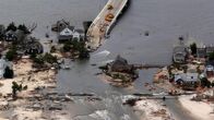Supersturm New York – Epische Überschwemmungen, Millionen von Menschen ohne Strom, zahlreiche Todesopfer, Verkehrskollaps und Herzschmerz: Erfahren Sie mehr über den Megasturm und wie er sich wiederholen könnte.Superstorm New York: What Really Happened“ ist eine einstündige Sondersendung über den Zorn und die Zerstörung des Hurrikans Sandy.