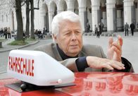 Glück auf vier Rädern – Vierzig Jahre hat Friedrich (Peter Weck) sich erfolgreich dagegen gewehrt, den Führerschein zu machen, doch nun hat es ihn erwischt.