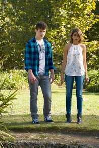 Modern Family – L-R: Luke Dunphy (Nolan Gould), Haley Dunphy (Sarah Hyland)