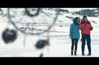 Maroni - Im Reich der Schatten – Chloé Bresson (Stéphane Caillard, li.) und ihr jüngerer Bruder François (Axel Granberger, re.) haben noch eine letzte Sache in ihrer Heimat zu erledigen. Es hat etwas mit ihrer Mutter zu tun ...