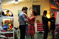 Love Child – Vorne: Pete (Ben O'Toole, l.); Annie (Gracie Gilbert, r.)