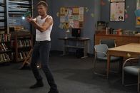Community – Extrem fokussiert startet Jeff (Joel McHale) in sein letztes Schuljahr am Community- College ...