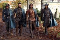 Die Musketiere – (v.l.n.r.) Athos (Tom Burke); Porthos (Howard Charles); D'Artagnan (Luke Pasqualino); Aramis (Santiago Cabrera)