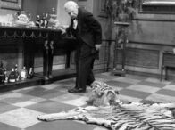Dinner for One oder: Der 90. Geburtstag – Freddie Frinton als Butler James.