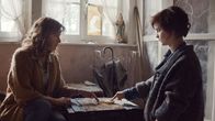 Tabula Rasa – Mie D'Haeze (Veerle Baetens) ist davon überzeugt, dass es ihm Haus ihres Großvaters spukt. Sie und ihre Schwester Nikki (Lynn Van Royen) versuchen mit einem auf dem Dachboden gefundenen Quija-Brett den bösen Geist zu zu beschwören.