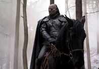 Solomon Kane – Der maskierte Reiter (Samuel Roukin) ist ein Anhänger des Hexenmeisters Malachi und verbreitet Angst und Schrecken.
