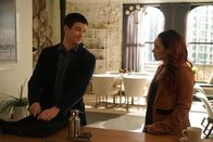 The Flash – Barry Allen (Grant Gustin, l.); Iris West-Allen (Candice Patton, r.)