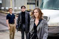 MacGyver – (v.l.n.r.) MacGyver (Lucas Till); Murdoc (David Dastmalchian); Amber (Sarah Sokolovic)