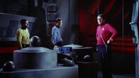 Raumschiff Enterprise – L-R: Elliott (John Copage), Dr. McCoy (DeForest Kelley) und Scott (James Doohan)