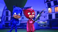 PJ Masks - Pyjamahelden – L-R: Connor / Catboy (voiced by Jacob Ewaniuk), Amaya / Owlette (voiced by Addison Holley)