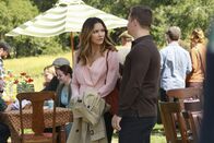 Scorpion – Um das Leben von Walters Verwandten und Freunden zu retten, müssen Paige (Katharine McPhee, l.) und Sylvester sie überzeugen, dass von dem nahegelegenen See wirklich eine Gefahr ausgeht. Unterdessen muss Tim (Scott Porter, r.) mit Walter als ein Team zusammenarbeiten ...