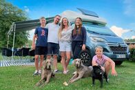 Wir werden Camper – Familie Rosenberger mit ihrem neuen Wohnmobil in der Lüneburger Heide.