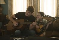 Forever my Girl – Liam (Alex Roe, l.); Billy (Abby Ryder Fortson, r.)