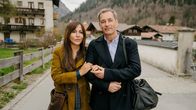 Frühling – Jetzt muss nur noch die Hochzeit geplant werden: Katja Baumann (Simone Thomalla) und Tom Kleinke (Jan Sosniok) sind frisch verlobt.