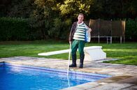 Mum – Das Innenfutter in Dereks (Ross Boatman) Jacke ist aus Seide. Er will, dass Michael es anfasst.