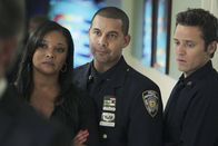 Castle – Wird sich der Zustand von Kate Beckett verbessern? Lanie Parish (Tamala Jones, l.), Javier Esposito (Jon Huertas, M.) und Kevin Ryan (Seamus Dever, r.) geben die Hoffnung nicht auf ...