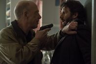 Counterpart – Howard (J.K. Simmons, l.); Andrei (Bernhard Forcher, r.)