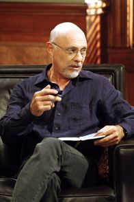 Monk – Hector Elizondo (Dr. Neven Bell).
