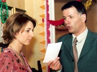 In aller Freundschaft – Zum 40. Geburtstag überrascht Roland (Thomas Rühmann) seine Frau (Hendrikje Fitz) mit einer Reise nach Rom. Doch Pia ist bereits die Lust vegangen, mit Roland auf Reisen zu gehen...