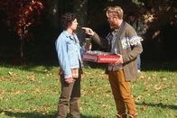 The Middle – Ist Axl (Charlie McDermott, l.) wirklich der richtige, wenn es darum geht, das Sue Tipps braucht, wie sie am besten mit Jeremy (Will Green, r.) Schluss macht?