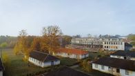 Lost Places – Im Olympischen Dorf in Elstal bereiteten sich Sportlegenden wie Jesse Owens und Max Schmeling auf ihre Wettkämpfe vor. Doch warum nahm sich der Kommandant der Anlage kurz nach dem Ende der Olympischen Spiele das Leben?