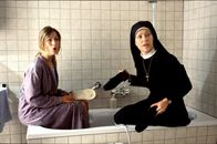 Um Himmels Willen – Nathalie Schott (Ingrid Knoop), Janina Hartwig (Hanna Jakobi).