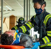 9-1-1 Notruf L.A. – Howie 'Chimney' Han (Kenneth Choi, r.)