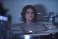 Scream Queens – Macht Bekanntschaft mit einem grünen Monster: Catherine Hobart (Cecily Strong) ...