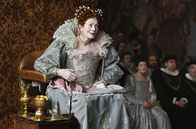 Anonymus – Um die ältere Königin Elisabeth I. (Vanessa Redgrave) sind Ränkespiele im Gange.