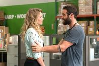 No tomorrow – Evie Covington (Tori Anderson, l.); Xavier Holliday (Joshua Sasse, r.)