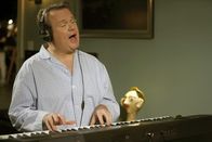 Modern Family – Eric Stonestreet (Cameron Tucker).