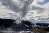 Terra Mater – Der Castle-Geysir im oberen Geysir-Becken des Yellowstone Nationalparks