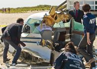 Elementary – Als Gregson (Aidan Quinn, 2.v.r.) herausfindet, dass sich ein von ihm verhafteter Serienmörder nach 13 Jahren womöglich als unschuldig erweist, sieht er das Ende seiner Karriere auf sich zukommen. Doch kann Sherlock (Jonny Lee Miller, l.) beweisen, dass es sich um eine legitime Verurteilung gehandelt hat?; Als Gregson (Aidan Quinn, 2.v.r.) herausfindet, dass sich ein von ihm verhafteter Serienmörder nach 13 Jahren womöglich als unschuldig erweist, sieht er das Ende seiner Karriere auf sich zukommen. Doch kann Sherlock (Jonny Lee Miller, l.) beweisen, dass es sich um eine legitime Verurteilung gehandelt hat?