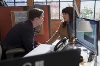 Navy CIS – Timothy McGee (Sean Murray, l.); Delilah Fielding (Margo Harshman, r.)