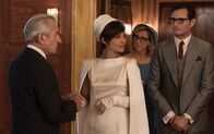 Velvet – (v.l.n.r.) Emilio López (José Sacristán); Ana Rivera (Paula Echevarría); Rita Montesinos (Cecilia Freire): Raúl de la Riva (Asier Etxeandia)